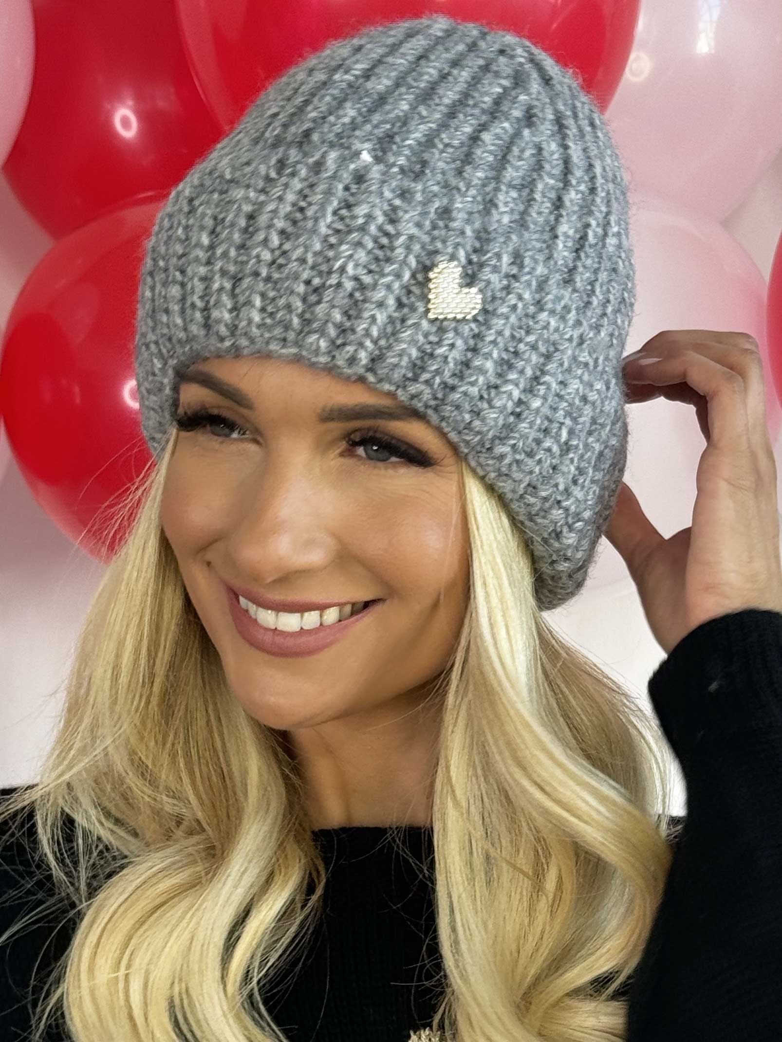 Eliana - Blød hue med for og hjerte smykke